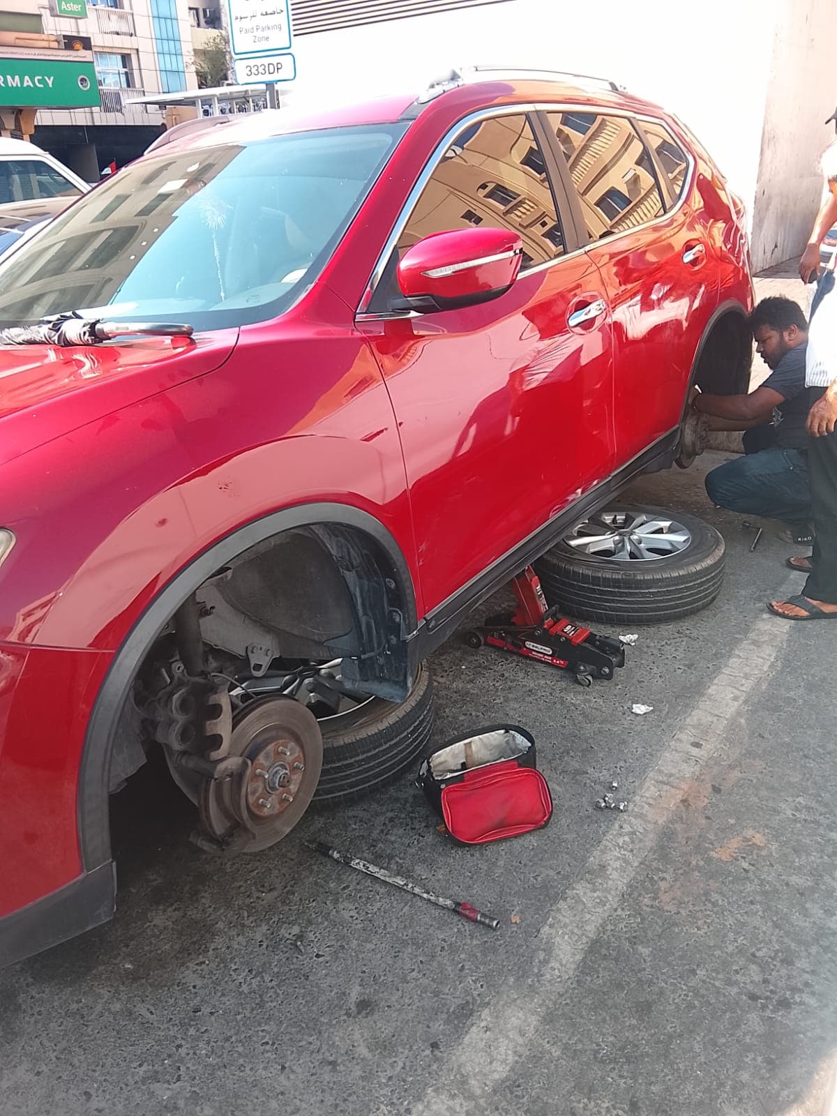 Mobile wheel change carried out street-side in Dubai